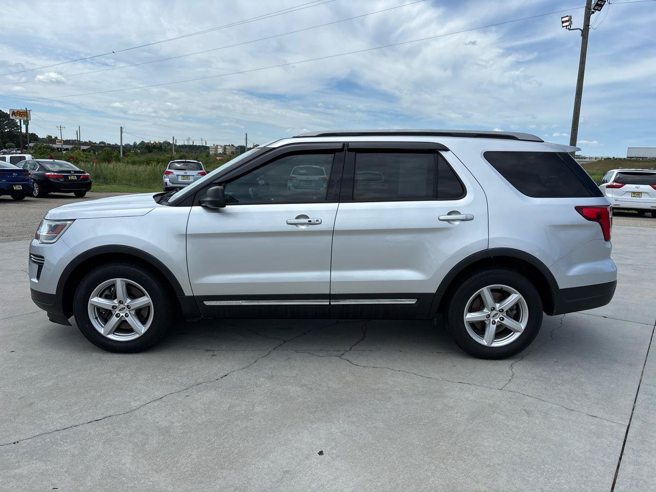 Used 2018 Ford Explorer XLT FWD image 7