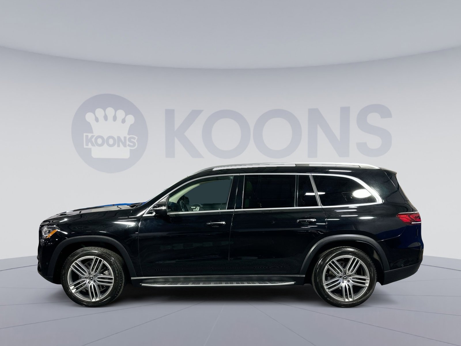 Used 2021 Mercedes-Benz GLS 450 4MATIC image 2