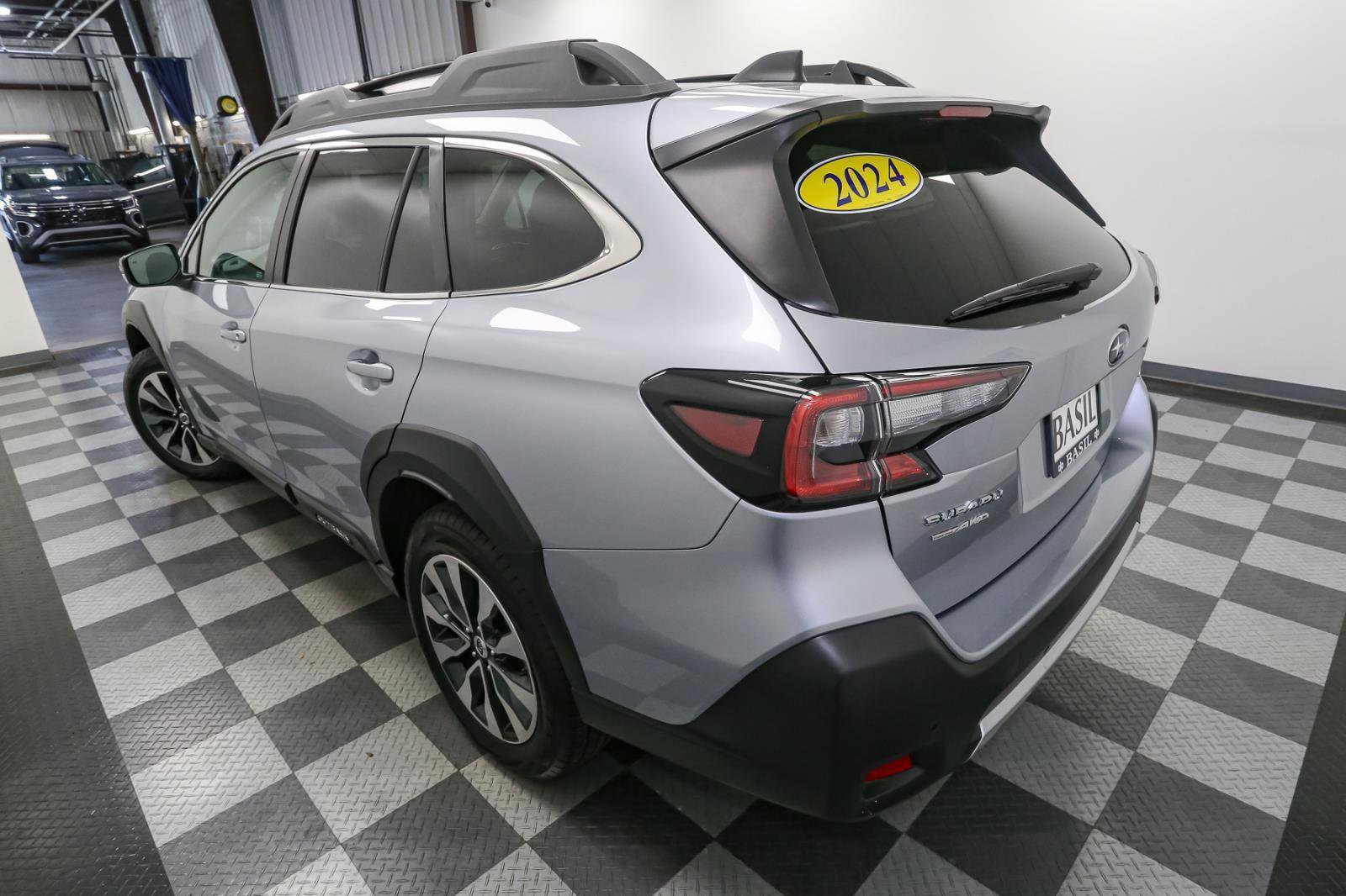 Used 2024 Subaru Outback Limited XT image 9