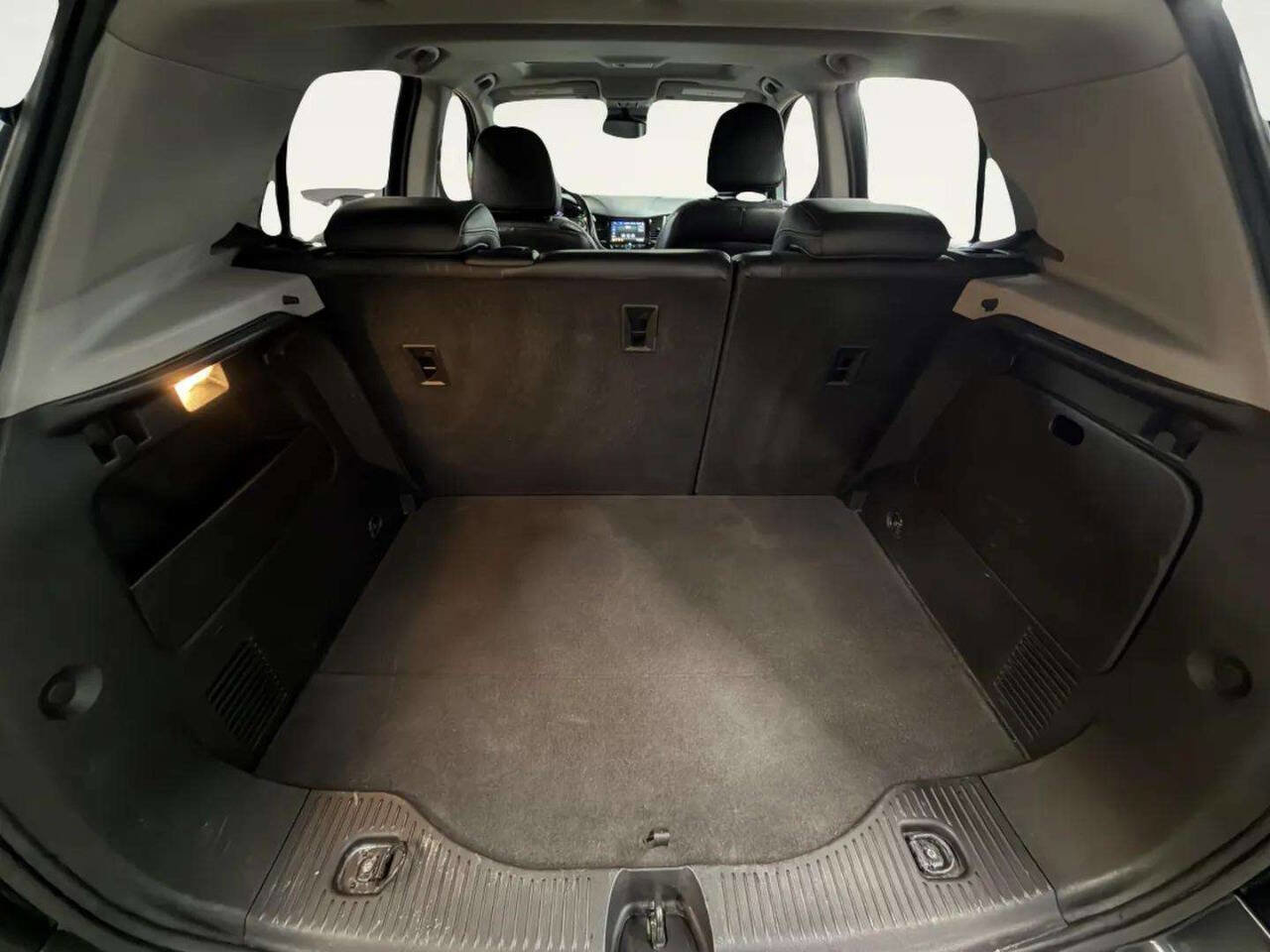 Used 2019 Chevrolet Trax LT w/ Sun & Sound Package AWD/4WD image 20