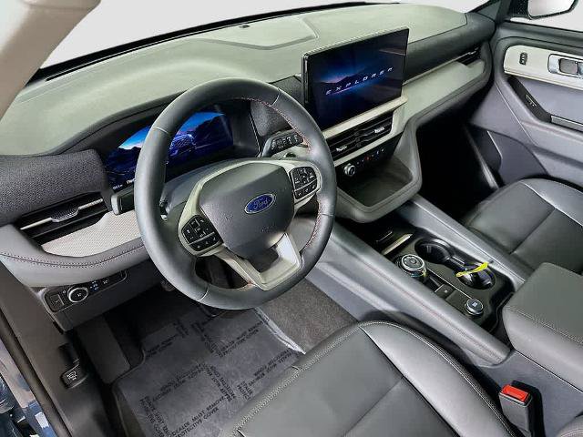 Certified 2025 Ford Explorer Active w/ Active Comfort Package RWD image 2