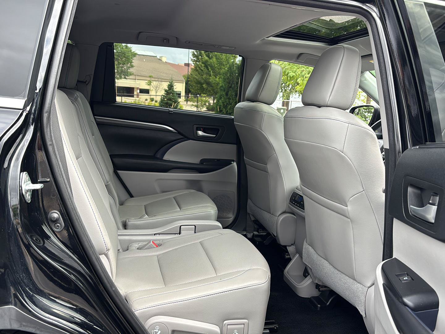 Used 2018 Toyota Highlander Limited AWD/4WD image 15