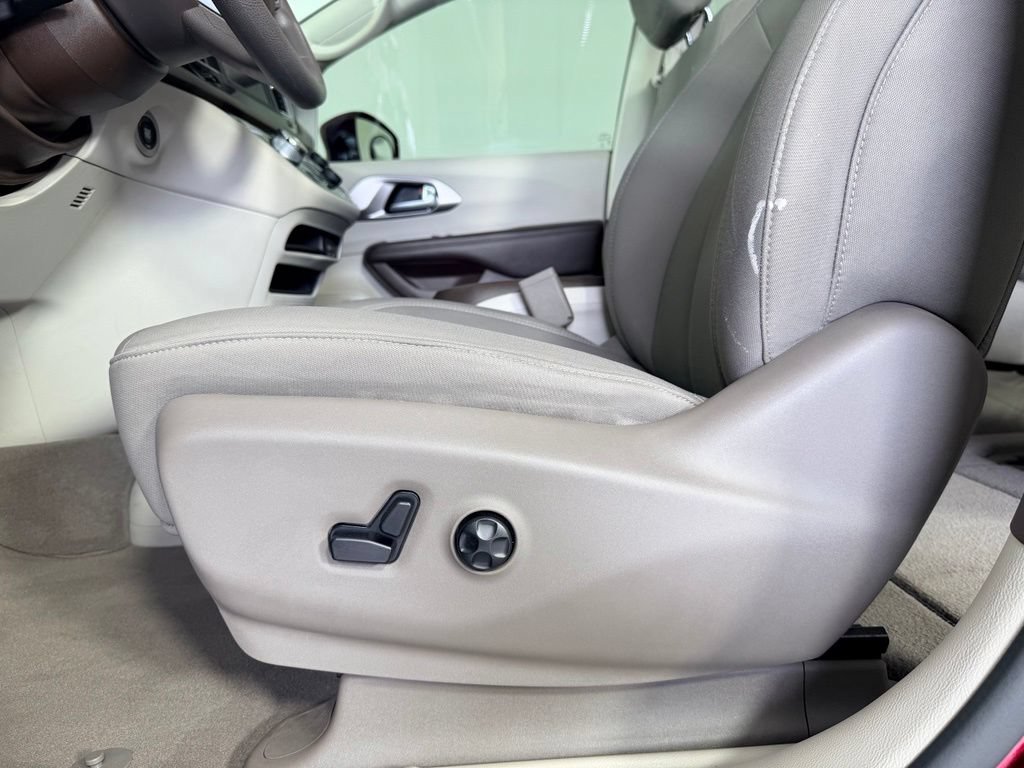Used 2018 Chrysler Pacifica Touring Plus FWD image 26