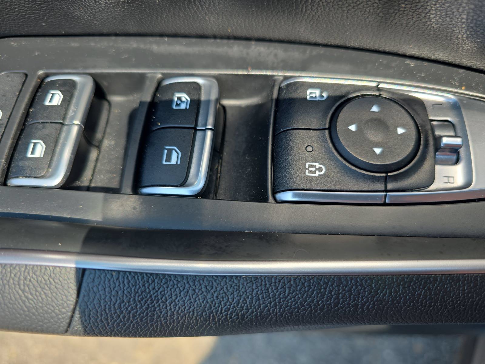 Used 2021 Kia Sorento S FWD image 28