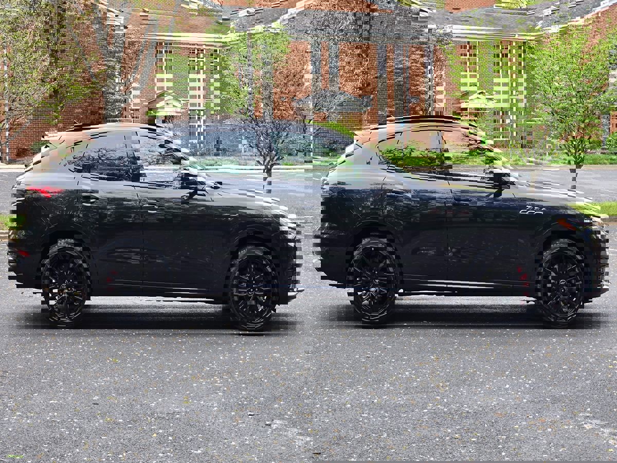 Used 2023 Maserati Levante Modena image 7