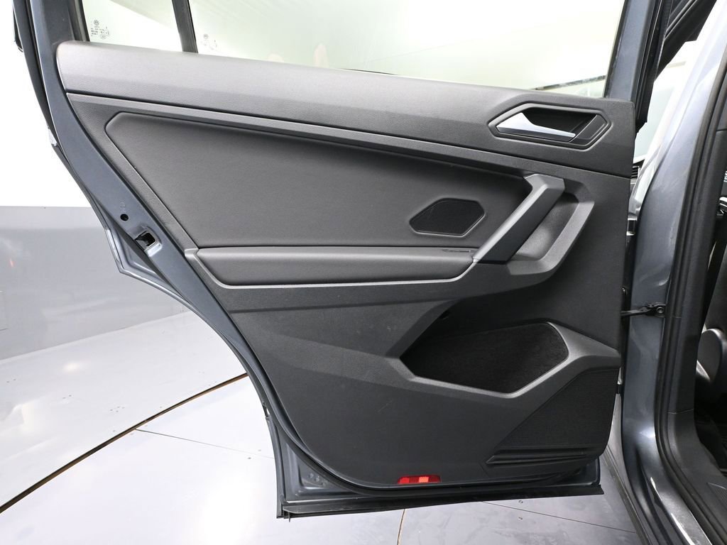 Used 2019 Volkswagen Tiguan SEL Premium R-Line image 37