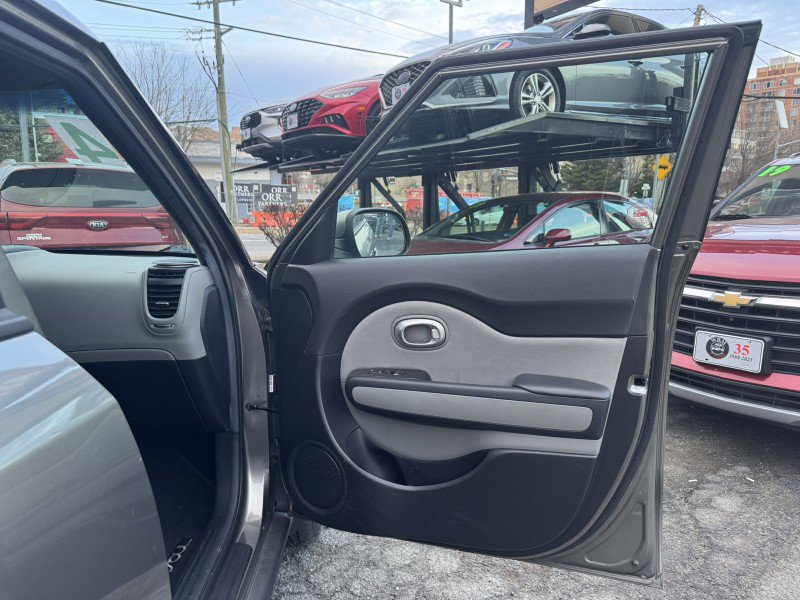 Used 2019 Kia Soul w/ Convenience Package FWD image 11
