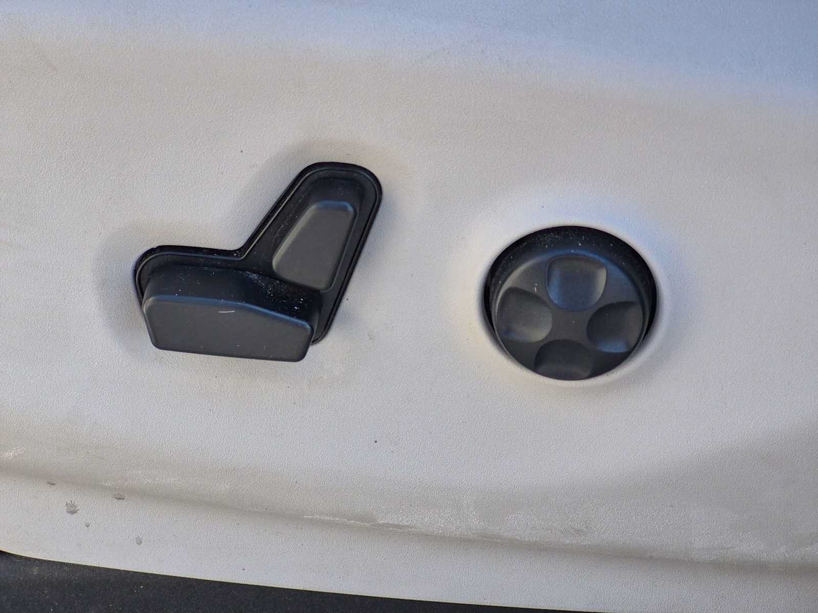 Used 2021 Chrysler Pacifica Touring-L FWD image 16