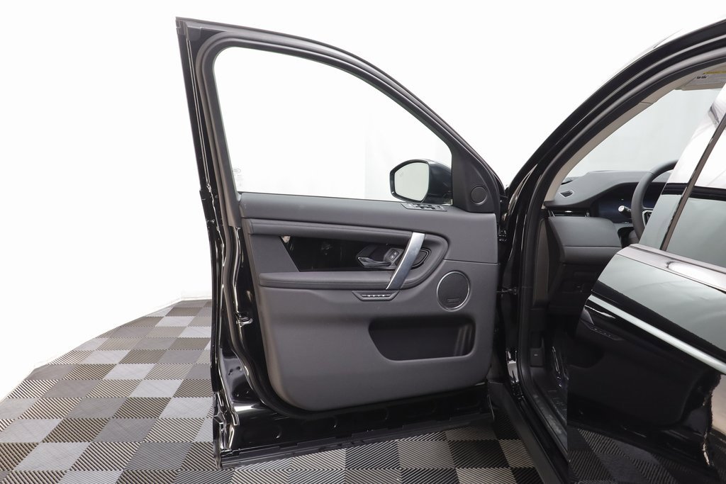 New 2025 Land Rover Discovery Sport S image 5