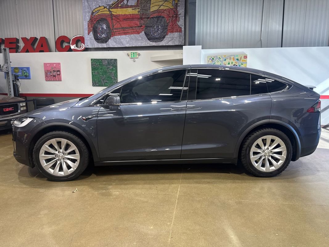 Used 2020 Tesla Model X image 4