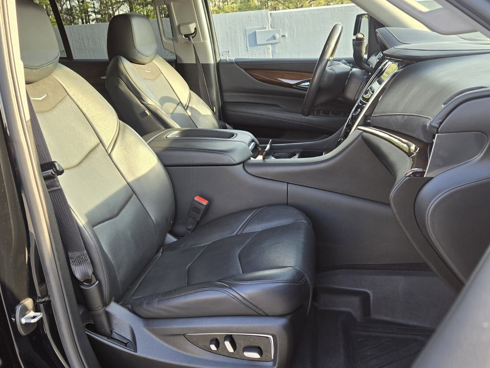 Used 2020 Cadillac Escalade Luxury image 13