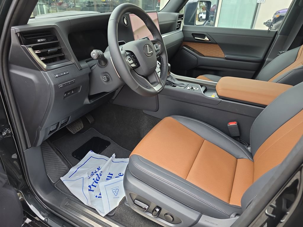 Used 2025 Lexus GX 550 w/ Accessory Package (Z1) image 11