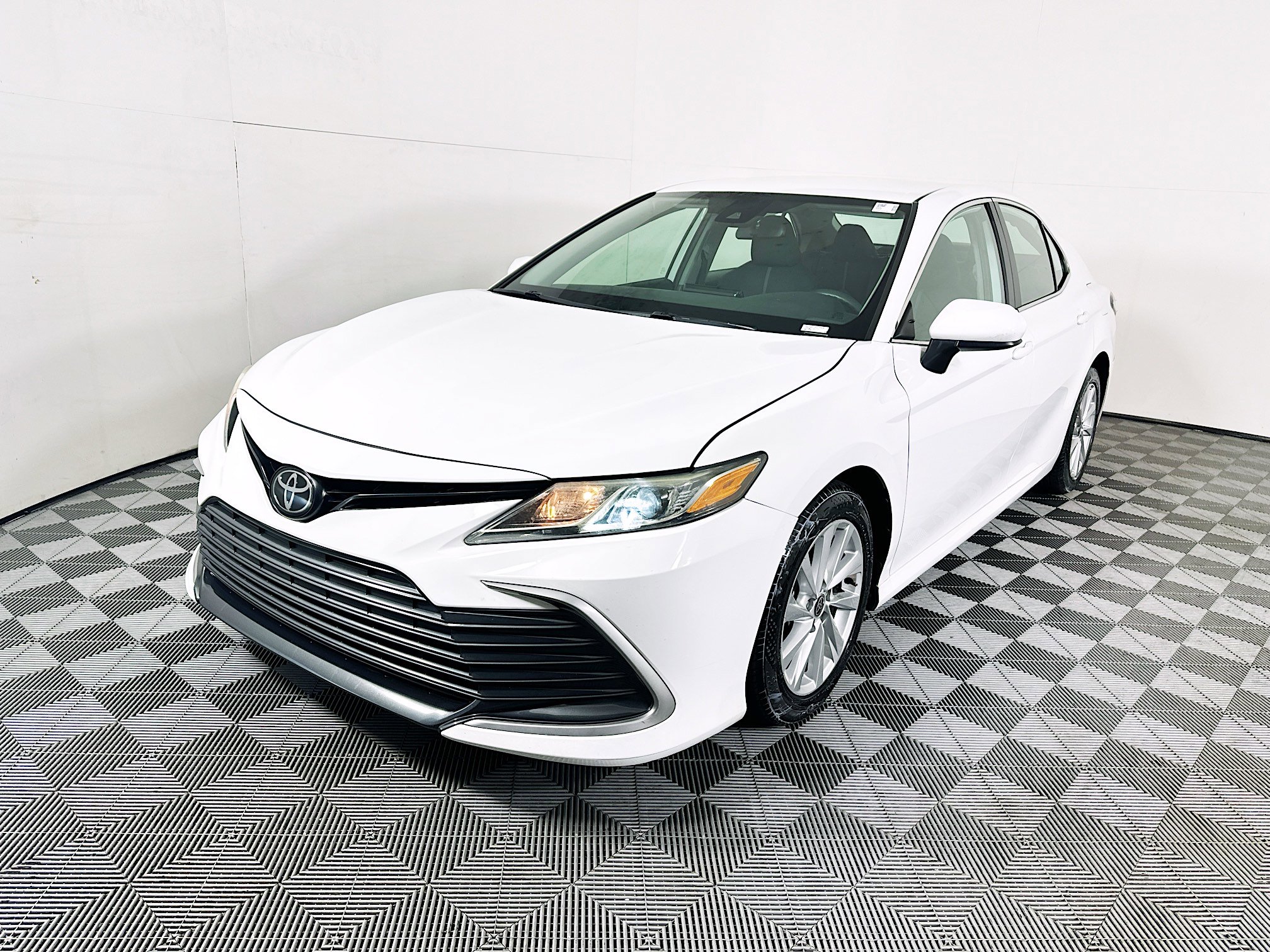 Used 2023 Toyota Camry LE FWD image 7