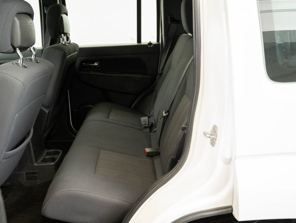 Used 2012 Jeep Liberty Sport RWD image 37