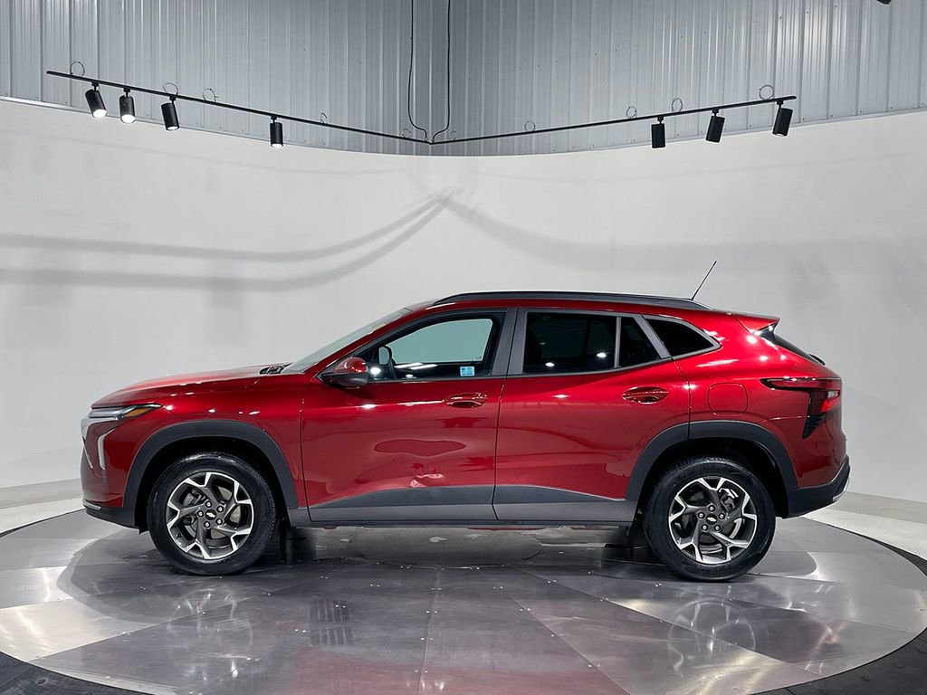 Used 2024 Chevrolet Trax LT w/ Driver Confidence Package image 14