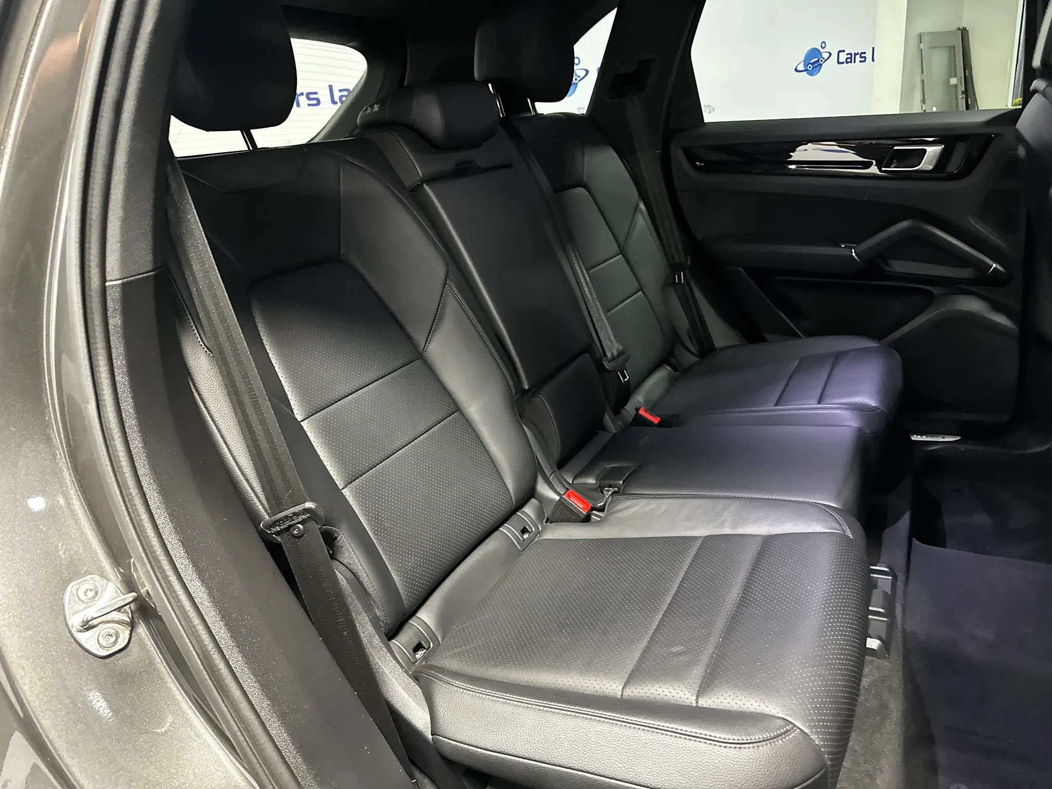 Used 2022 Porsche Cayenne AWD/4WD image 18