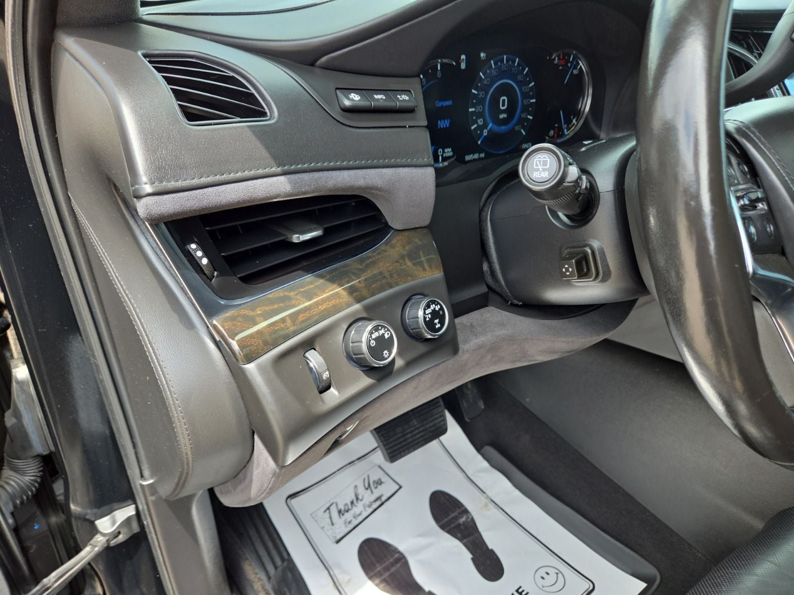 Used 2017 Cadillac Escalade Platinum AWD/4WD image 25