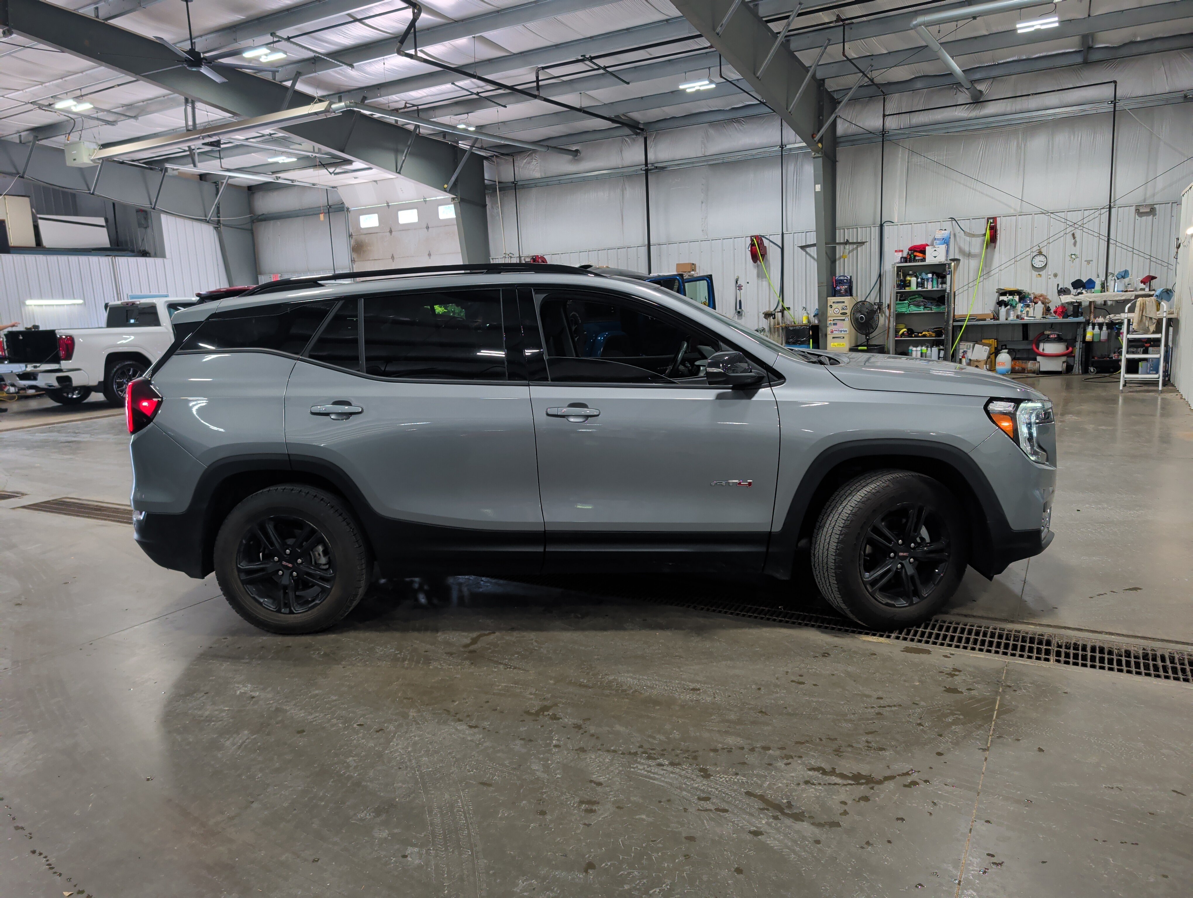 Used 2024 GMC Terrain AT4 w/ Tech Package AWD/4WD image 2