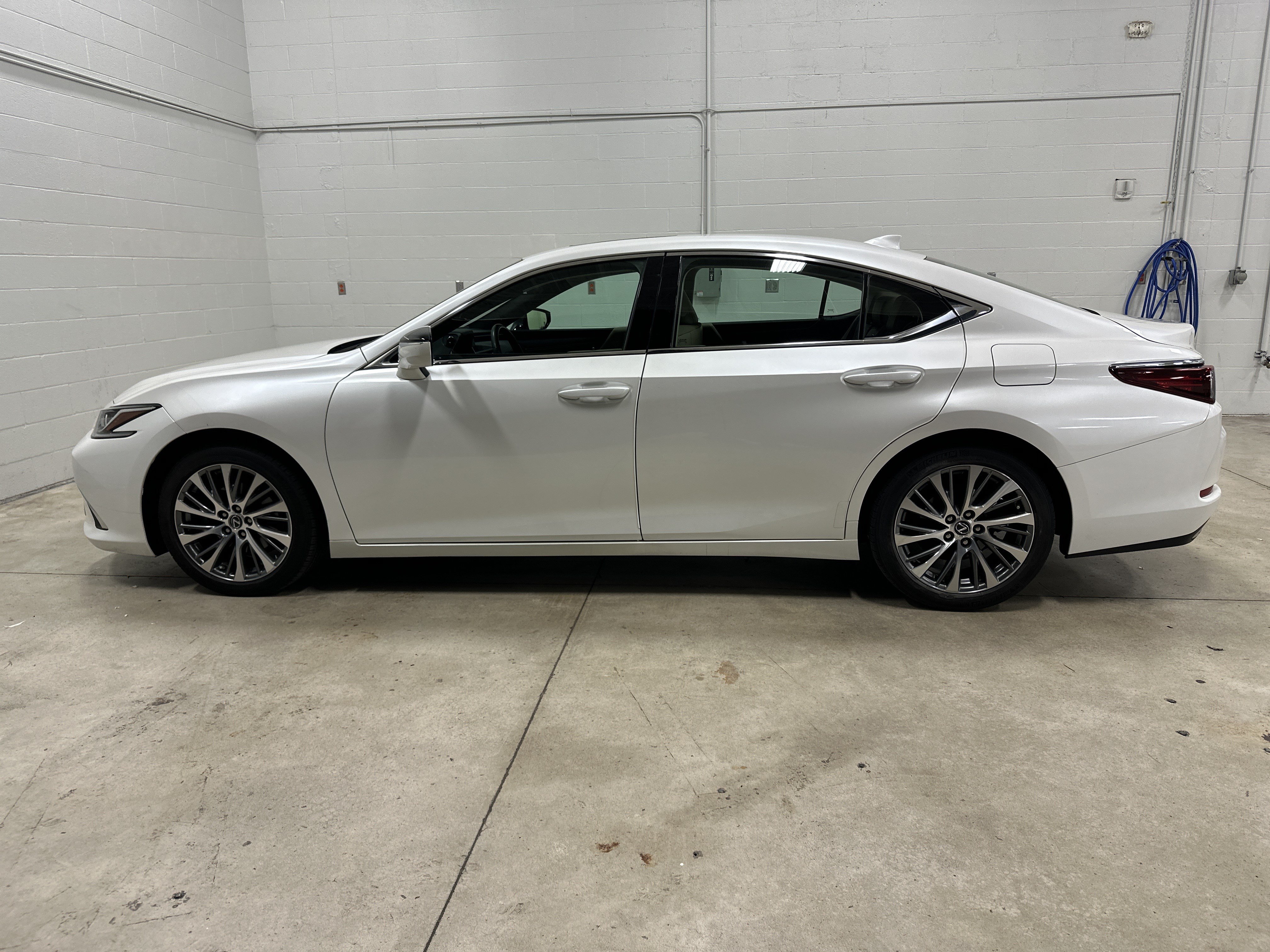 Used 2019 Lexus ES 350 w/ Premium Package FWD image 7