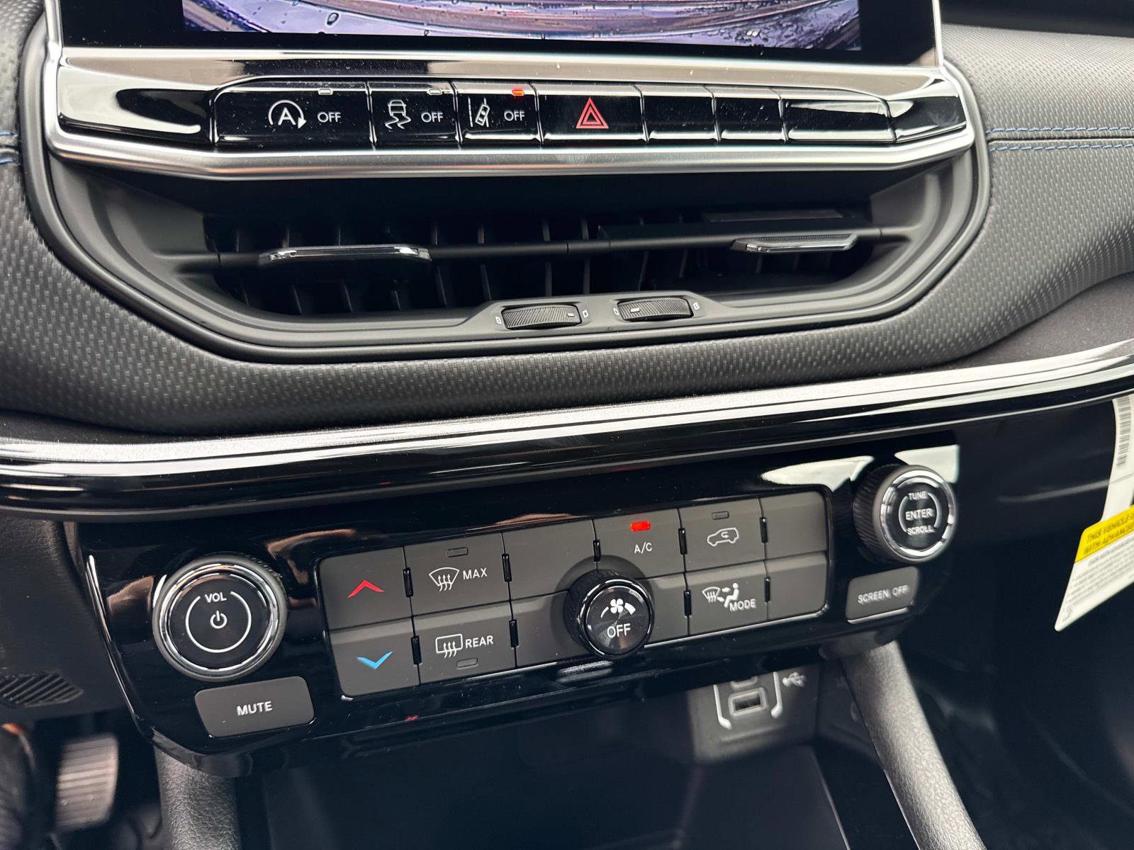 New 2026 Jeep Compass Latitude image 23