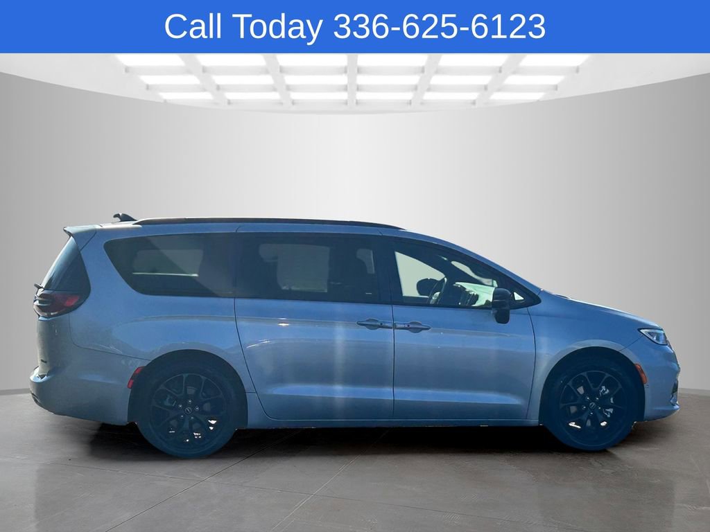 New 2026 Chrysler Pacifica Limited w/ S Appearance Package FWD image 8