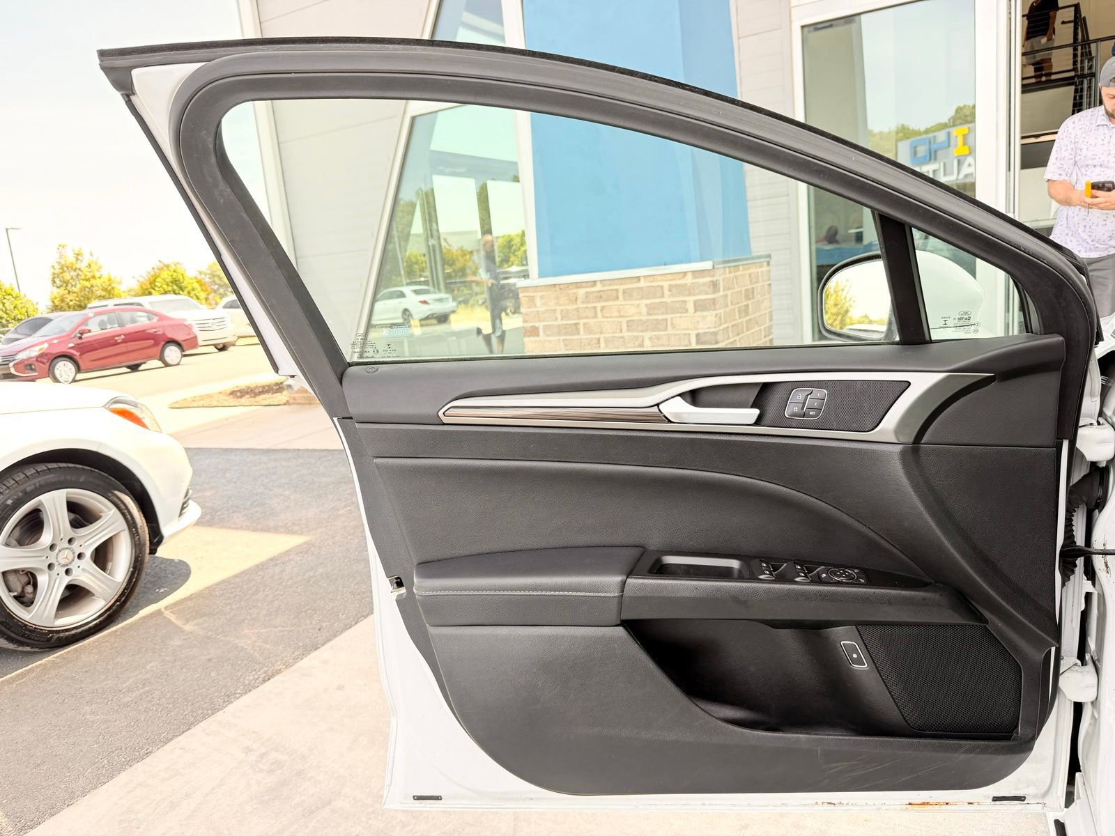 Used 2018 Ford Fusion SE w/ Equipment Group 602A FWD image 11