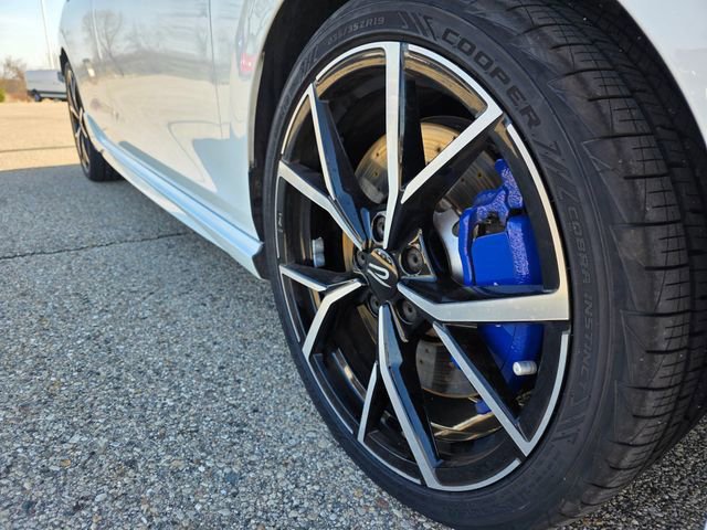 Used 2023 Volkswagen Golf R image 38