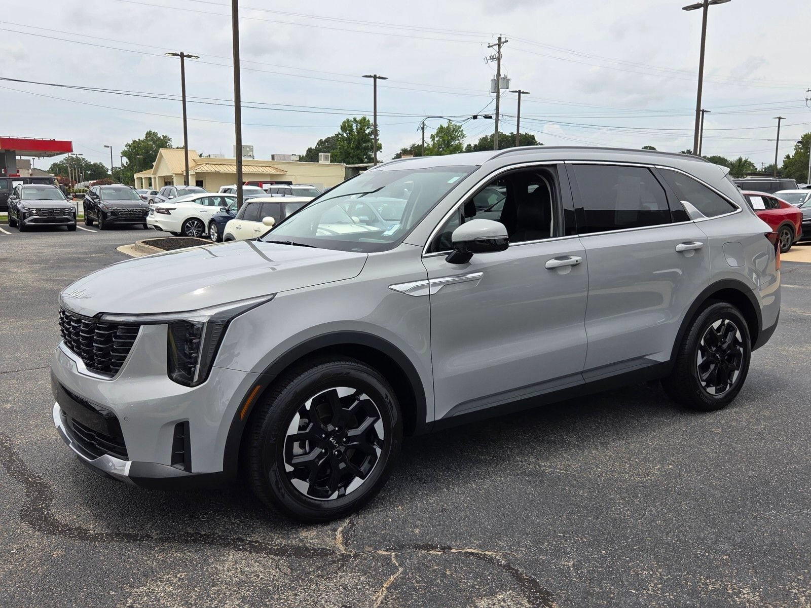 Used 2025 Kia Sorento S FWD image 3