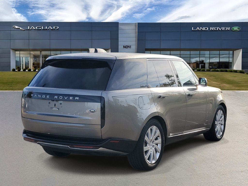 Used 2023 Land Rover Range Rover SE AWD/4WD image 3
