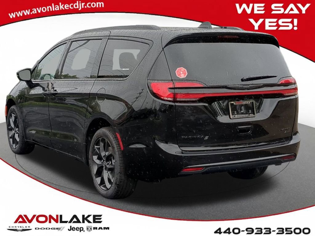 New 2026 Chrysler Pacifica Limited w/ S Appearance Package image 4
