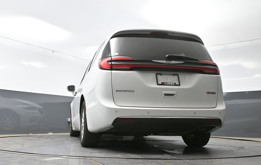 Used 2022 Chrysler Pacifica Touring-L FWD image 28