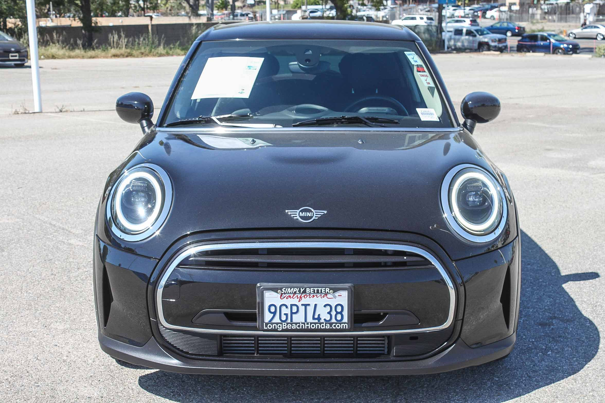 Used 2022 MINI Cooper 4-Door Hardtop image 2