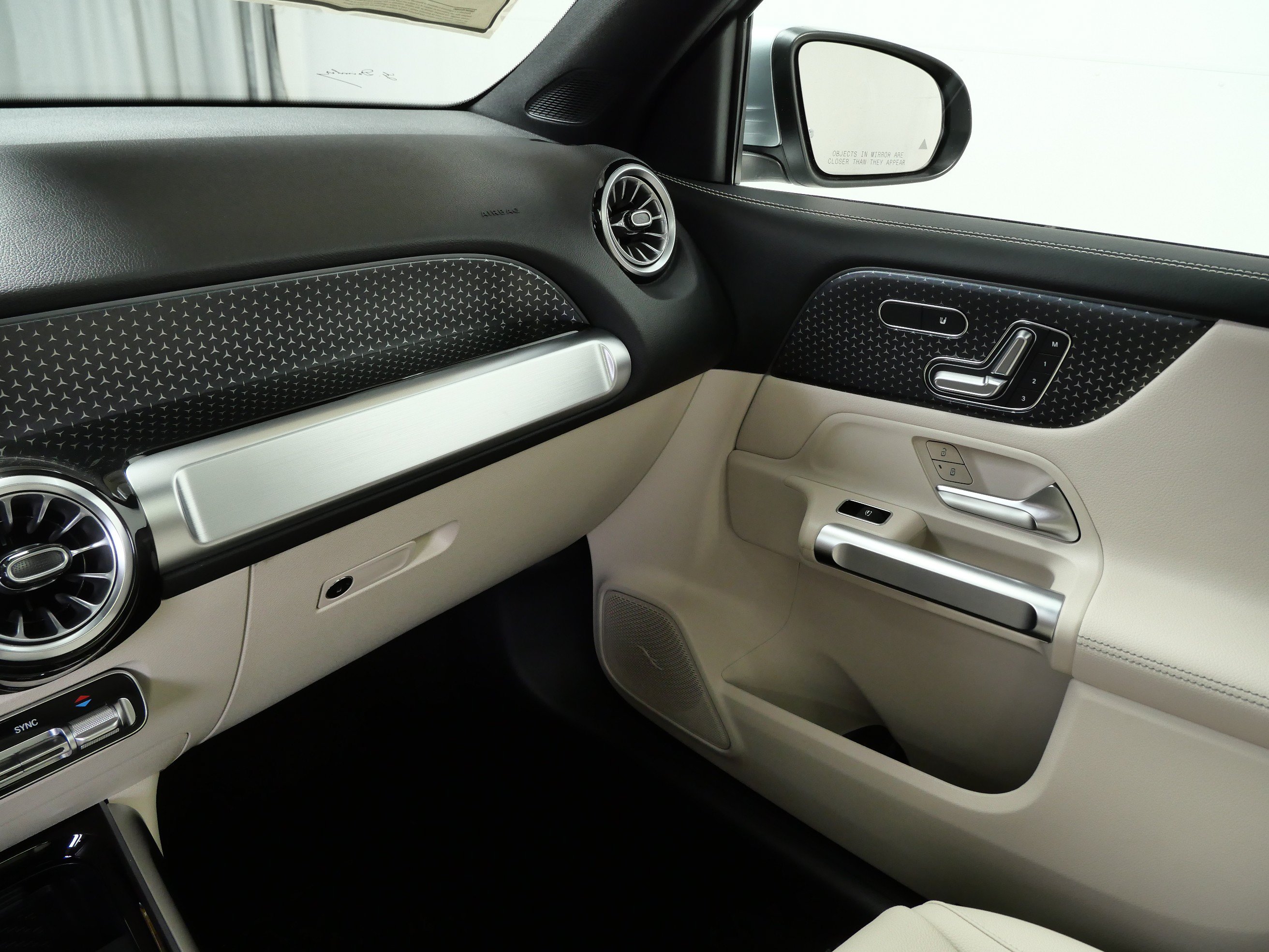 New 2026 Mercedes-Benz GLB 250 4MATIC image 11