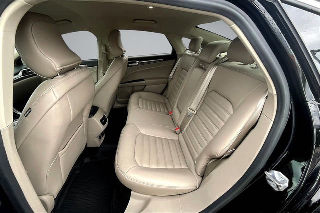 Used 2017 Ford Fusion SE w/ Fusion SE Technology Package image 22