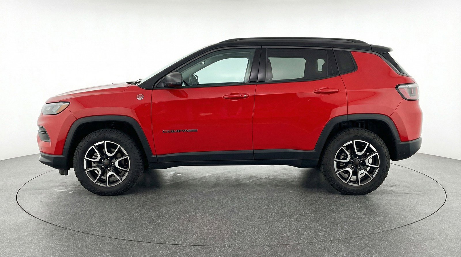 Used 2025 Jeep Compass Trailhawk image 5