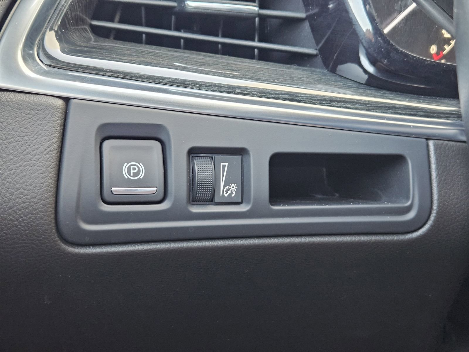 Certified 2023 Cadillac XT5 Premium Luxury FWD image 22