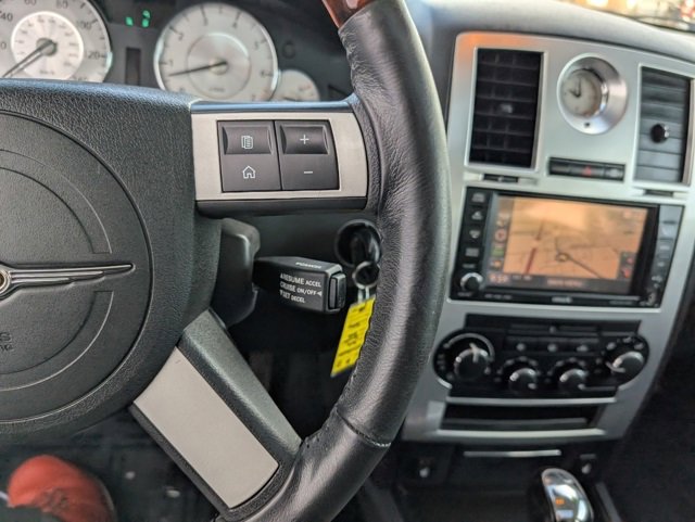 Used 2010 Chrysler 300 Limited image 12