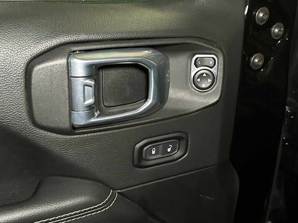 Used 2022 Jeep Wrangler Unlimited Sahara w/ Cold Weather Group AWD/4WD image 16