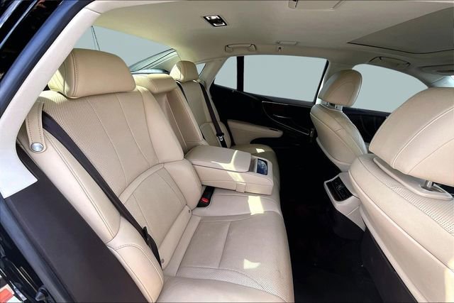 Used 2018 Lexus LS 500 w/ Accessory Package (Z2) image 28