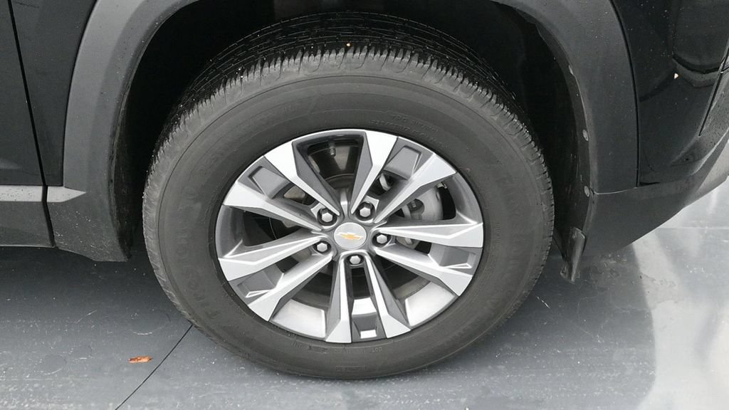 Used 2026 Chevrolet Equinox LT w/ Convenience Package II FWD image 16