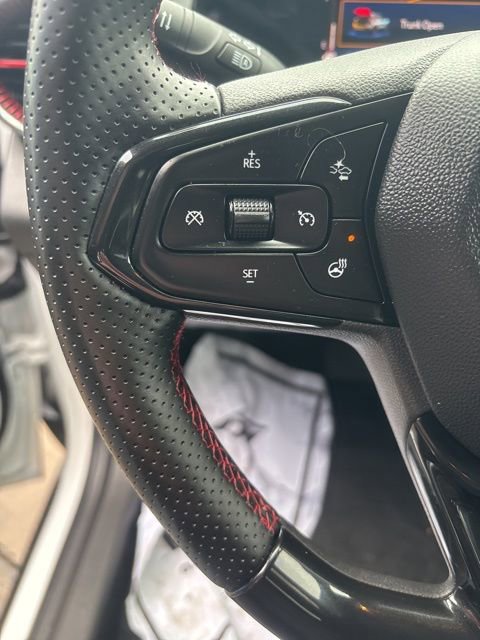 Used 2024 Chevrolet Trax RS w/ Sunroof Package image 21