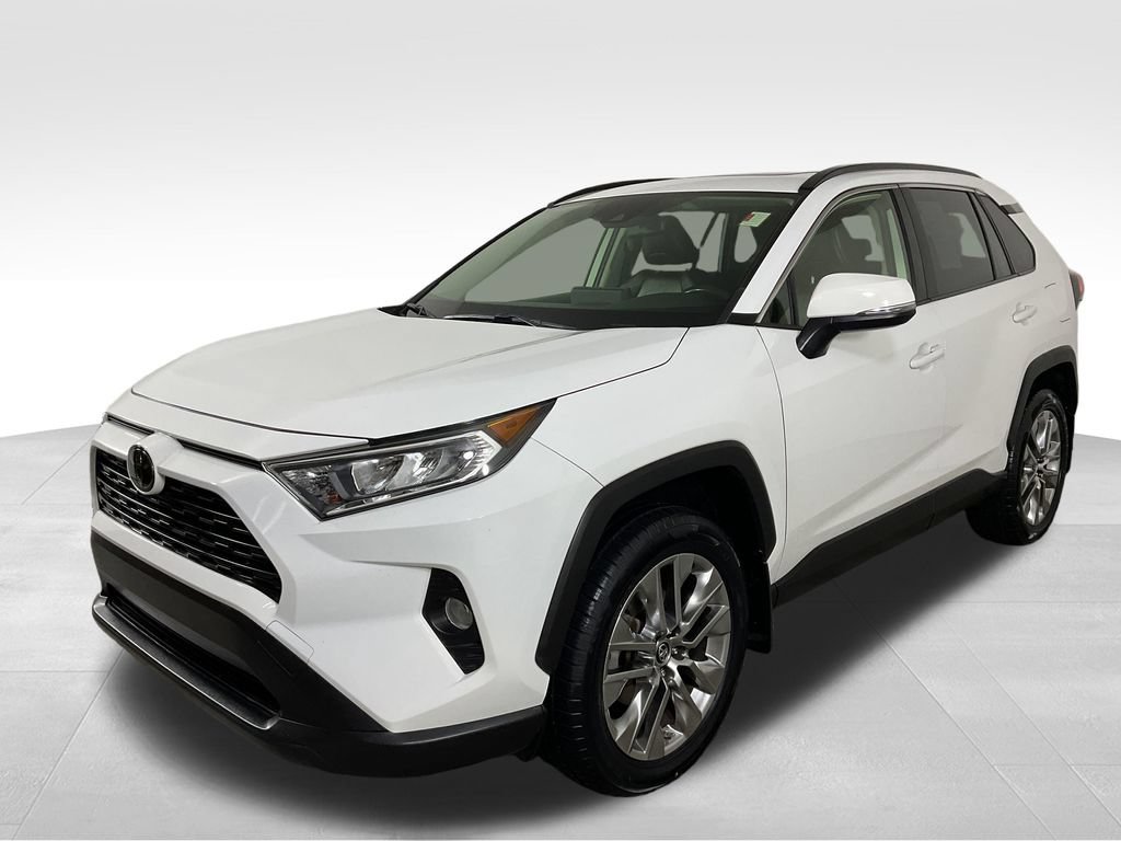 Used 2019 Toyota RAV4 XLE Premium w/ Cold Weather Package AWD/4WD image 4