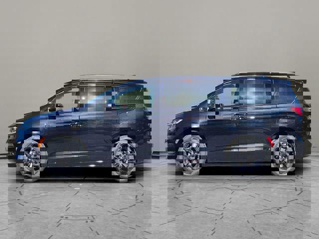 New 2026 Chrysler Pacifica Select w/ S Appearance Package AWD/4WD image 9