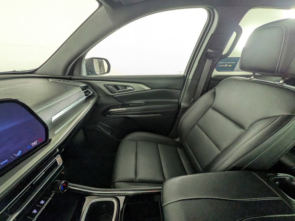 Certified 2025 Chevrolet Traverse LT AWD/4WD image 32