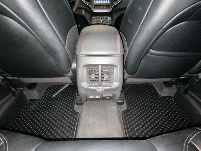 Used 2022 Jeep Cherokee Trailhawk AWD/4WD image 28