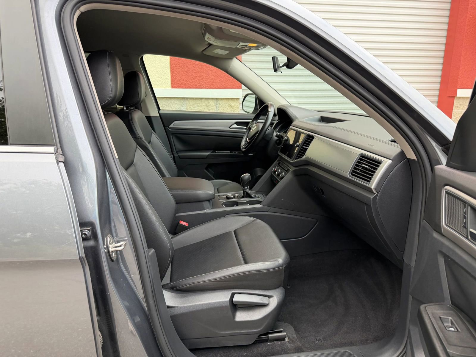 Used 2018 Volkswagen Atlas SE image 25