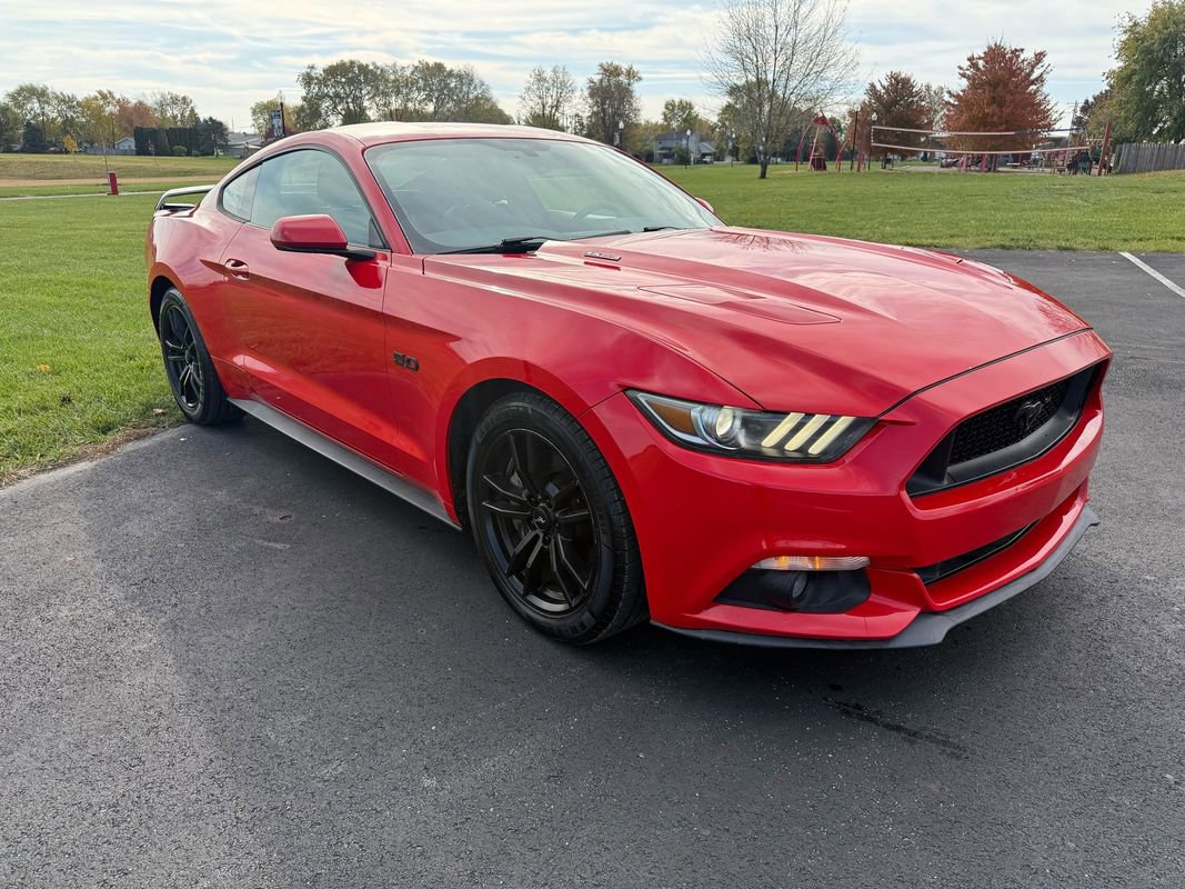 Used 2015 Ford Mustang GT image 3