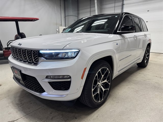 Used 2022 Jeep Grand Cherokee Summit AWD/4WD image 3