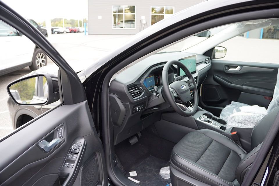 New 2026 Ford Escape SE w/ Class II Trailer Tow Package image 10