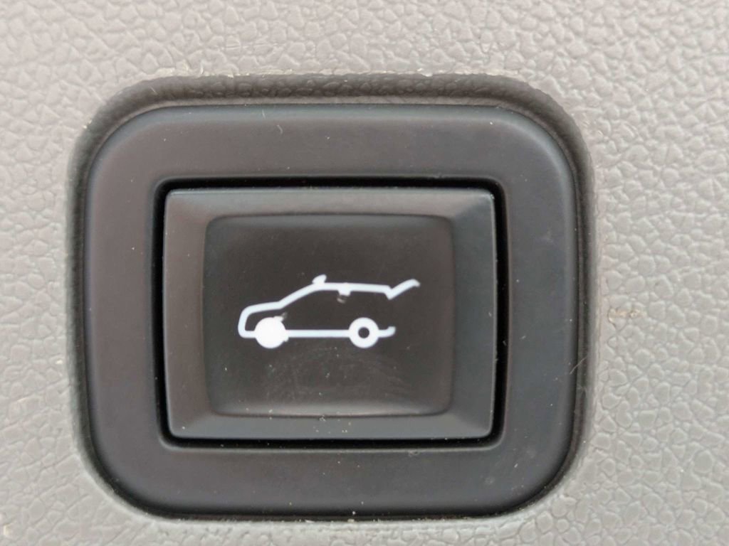 Used 2020 Cadillac XT6 Premium Luxury FWD image 13
